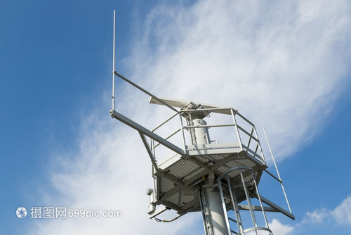 鐵塔上的“千里眼”與“順風(fēng)耳” 雷達(dá)與無(wú)線電通信設(shè)備的協(xié)同作用